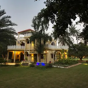 Villa Sunahari Bagh - Pool Farm Retreat @ Gurgaon